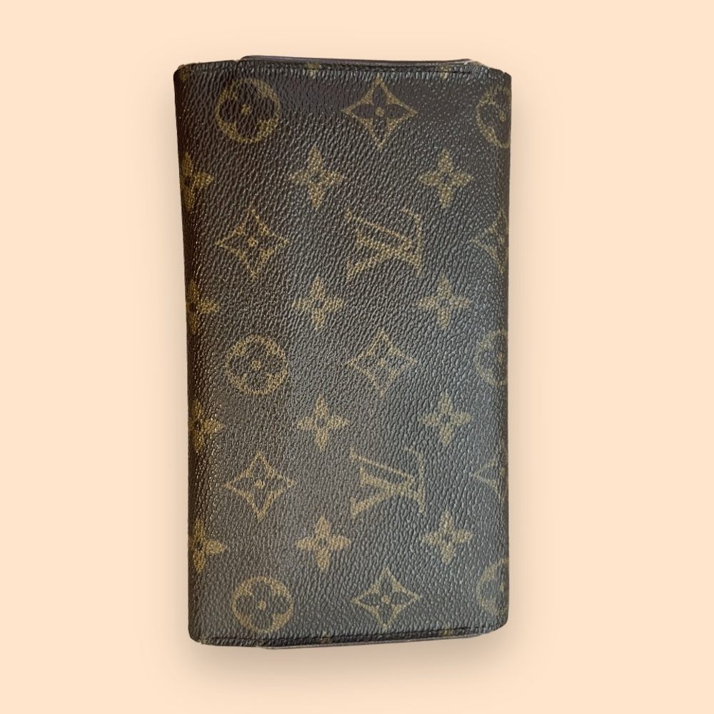 Authentic Louis Vuitton Vintage International Monogram Wallet - Picture 9 of 16